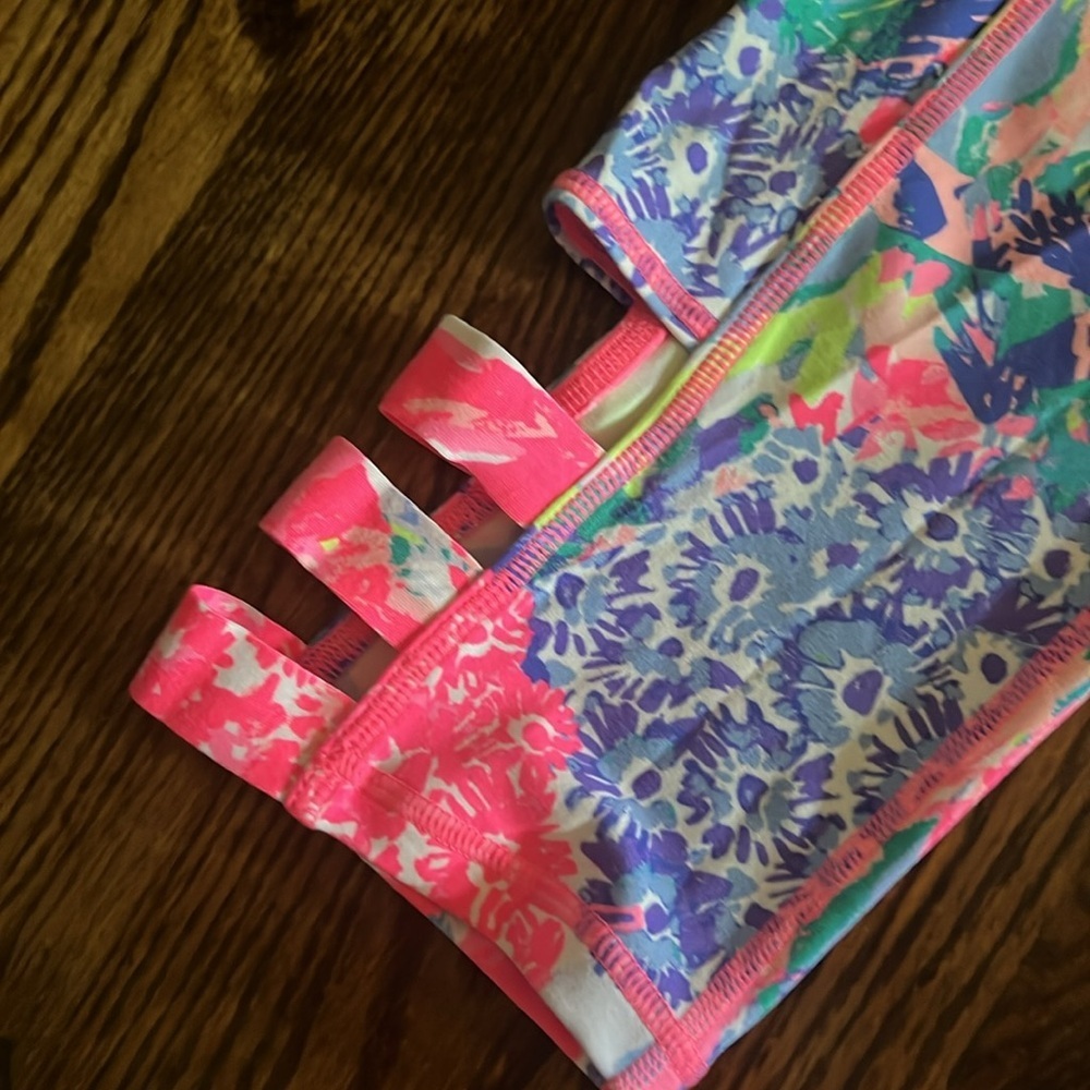 Lilly Pulitzer Luxletic UPF 50 Weekender Crop Legging Multi Rainbow Soleil - Picture 3 of 6